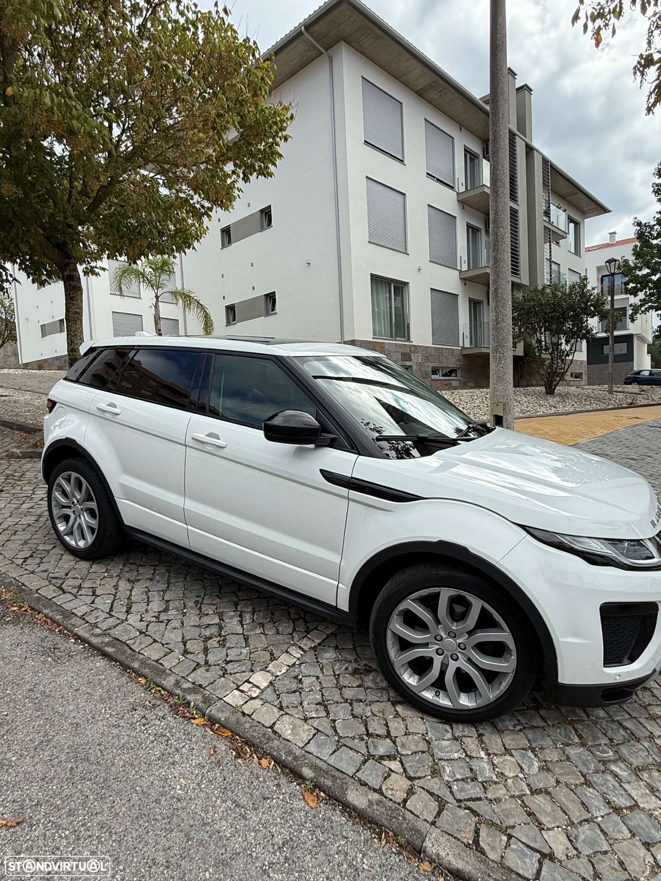 Land Rover Range Rover Evoque 2.0 D150 AWD R-Dynamic HSE Auto - 13