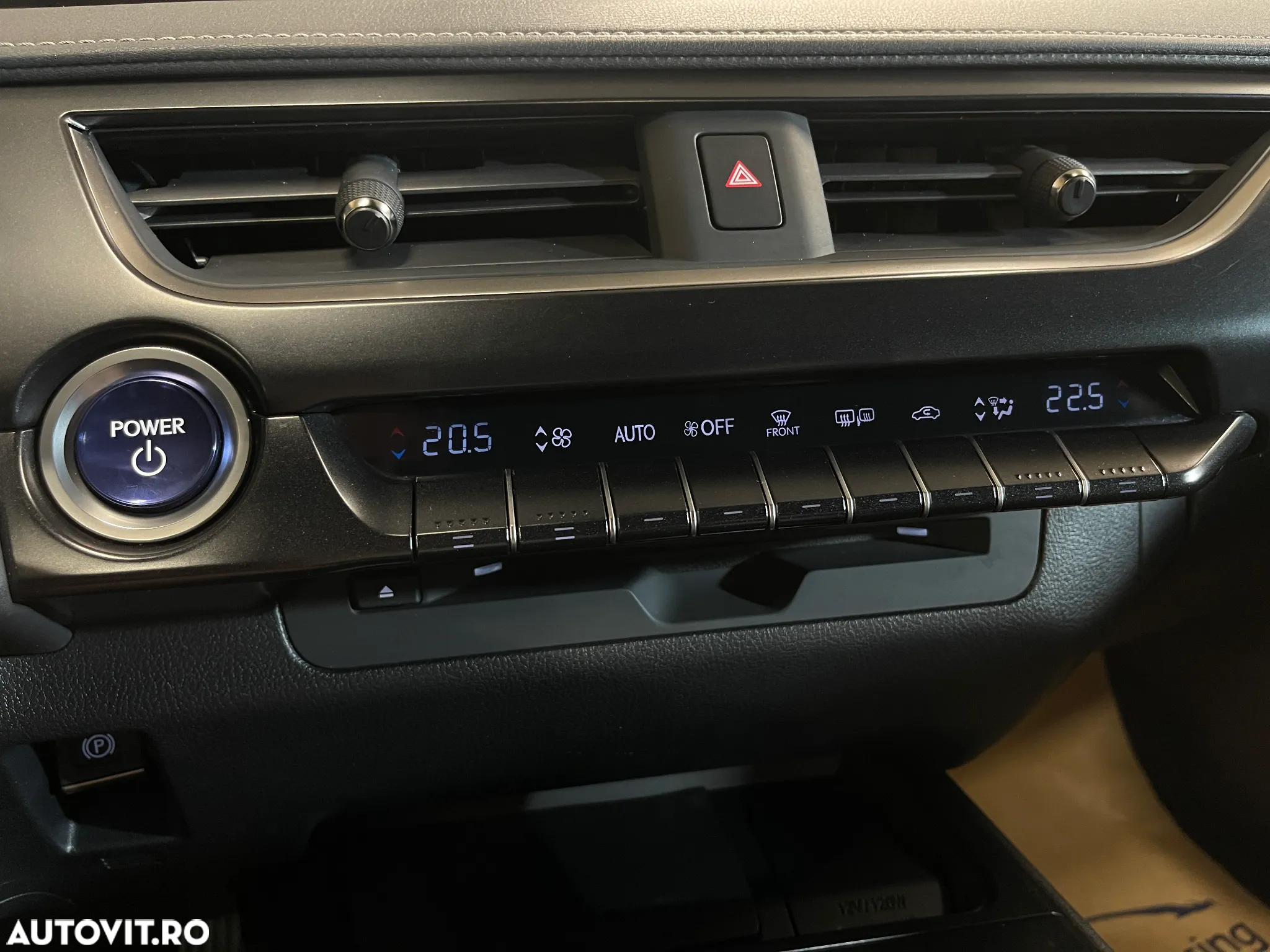 Lexus UX 250h 2.0L HEV 20H- (178 HP) 4X2 CVT Business - 19