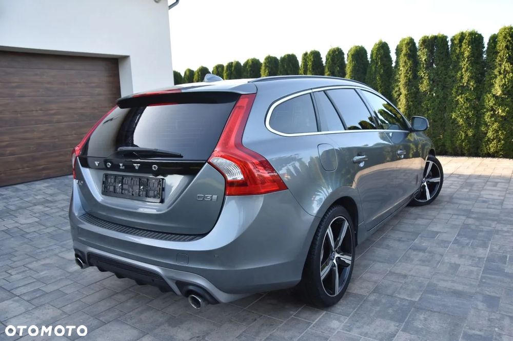 Volvo V60 D3 AWD Geartronic R-Design - 3