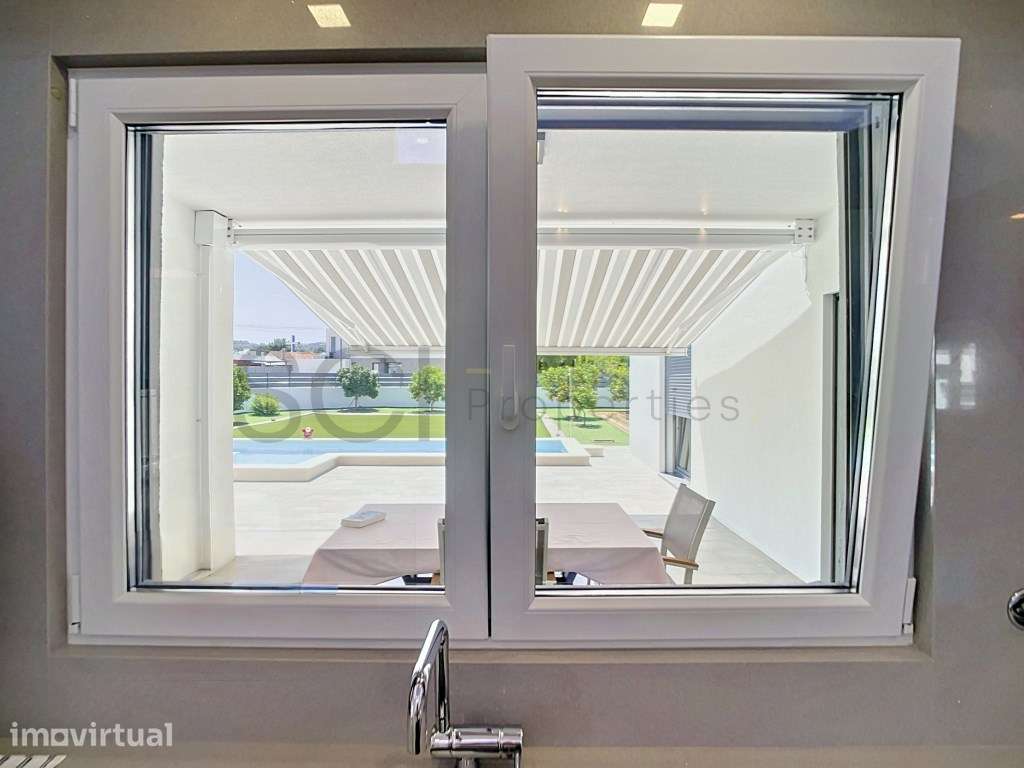 Moradia T3 térrea com piscina e garagem em terreno 958m2 - Grande imagem: 3/60