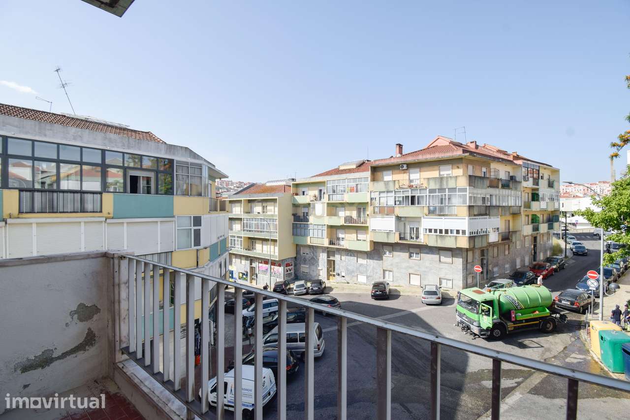 Apartamento T2 luminoso na Damaia | Rua Carvalho Araújo | Janelas PVC - Grande imagem: 3/25