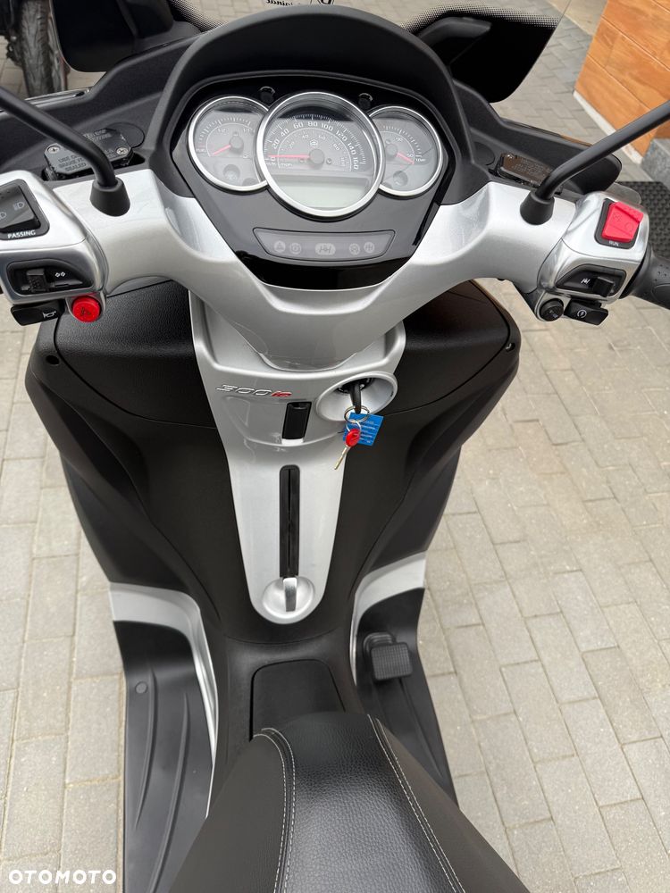Piaggio MP-3 - 13