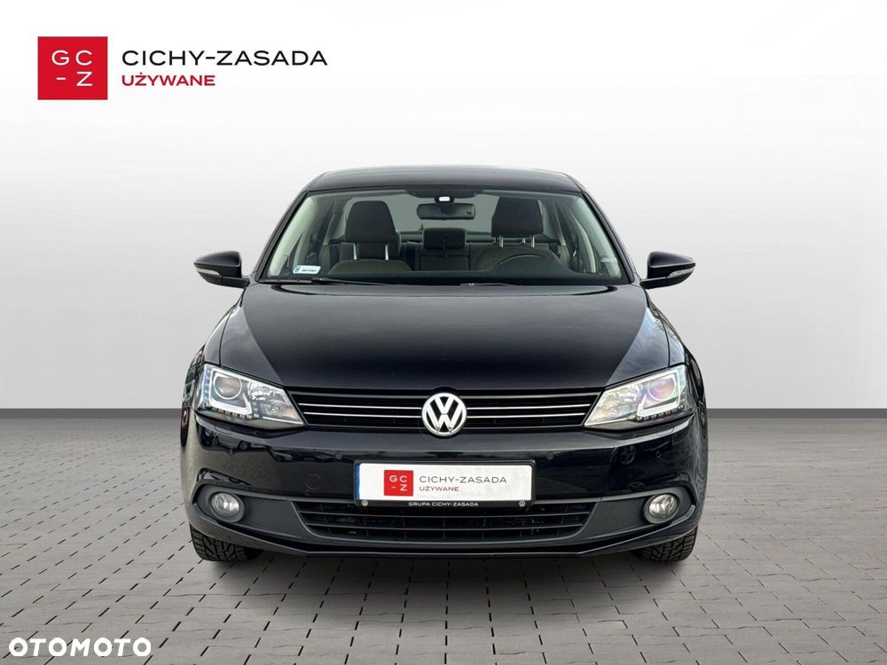 Volkswagen Jetta - 2