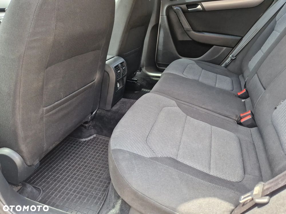 Volkswagen Passat 2.0 TDI Comfortline DSG - 17