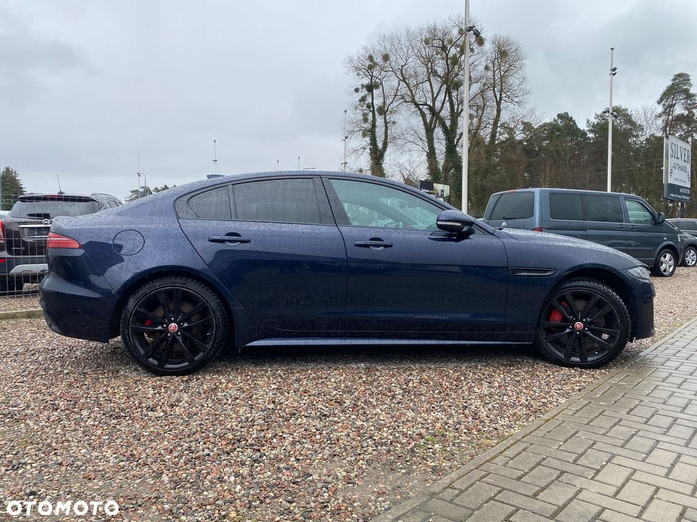 Jaguar XE P300 AWD R-Dynamic HSE - 2