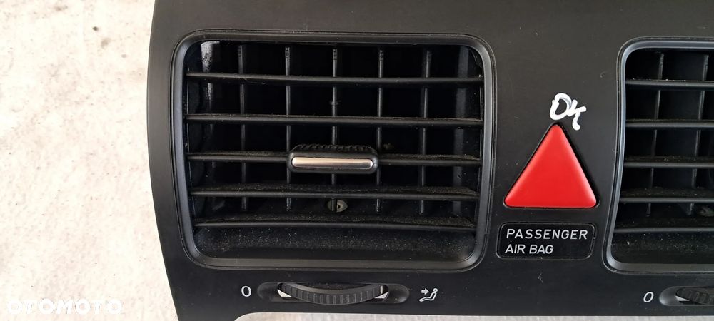 Kratka Nawiewu Środkowa Deski Konsoli VW Golf V 1K0819743B - 4