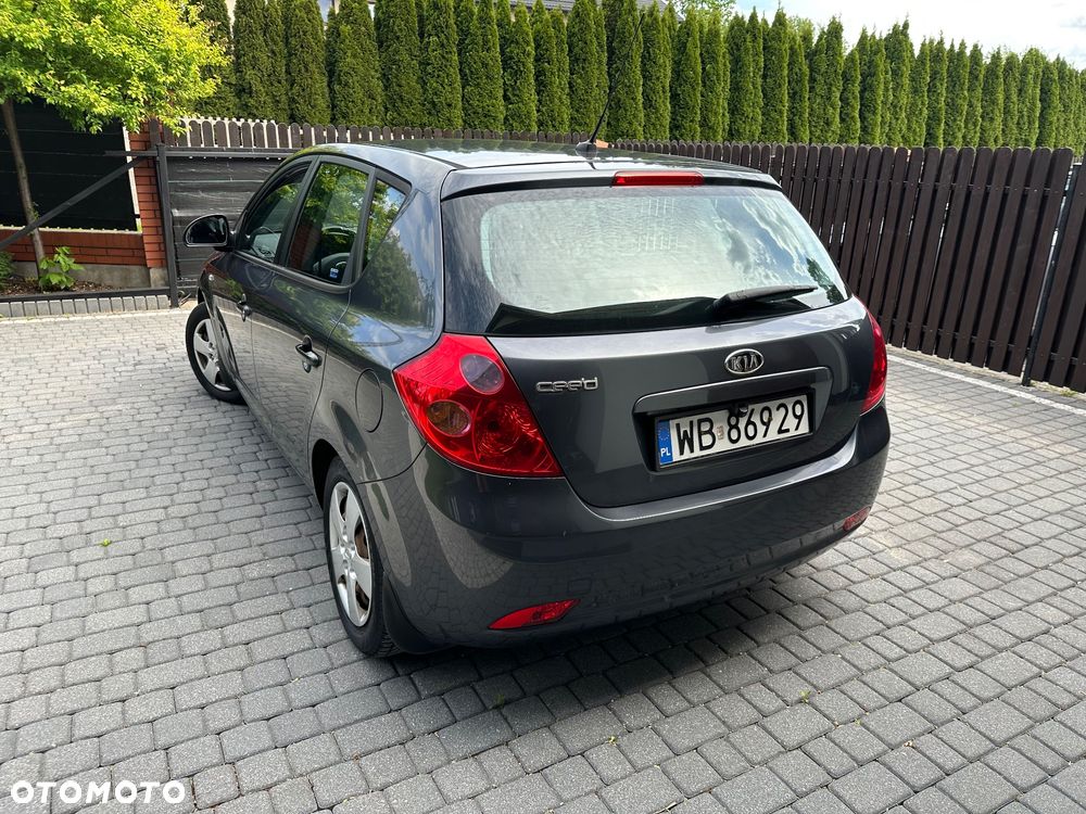 Kia Ceed - 9
