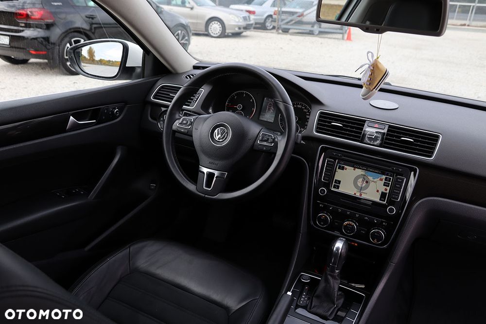 Volkswagen Passat 2.0 TDI DSG Highline - 23