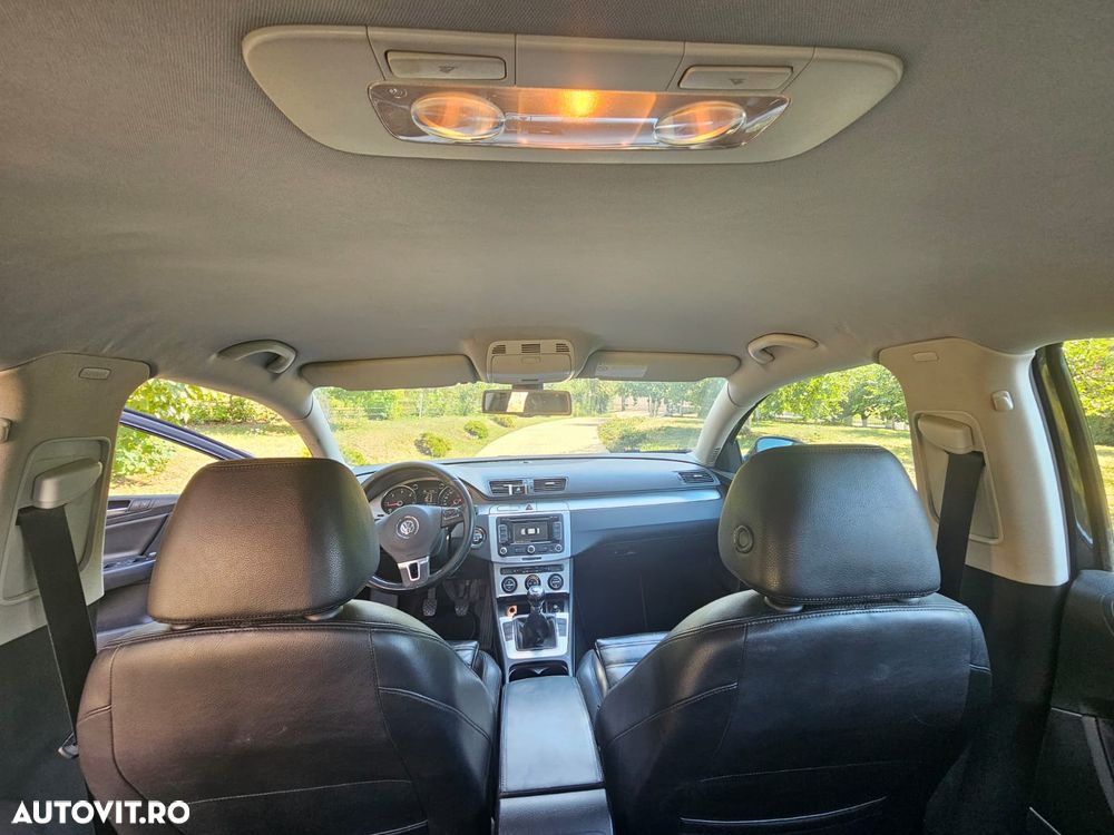 Volkswagen Passat 2.0 TDI Highline - 16