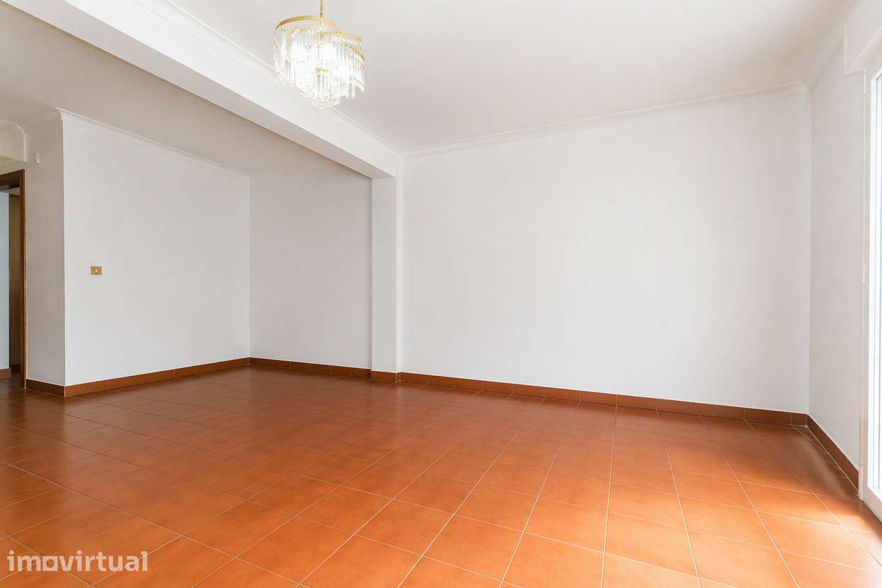 Apartamento T3 Duplex para remodelar em Alverca - Grande imagem: 4/33
