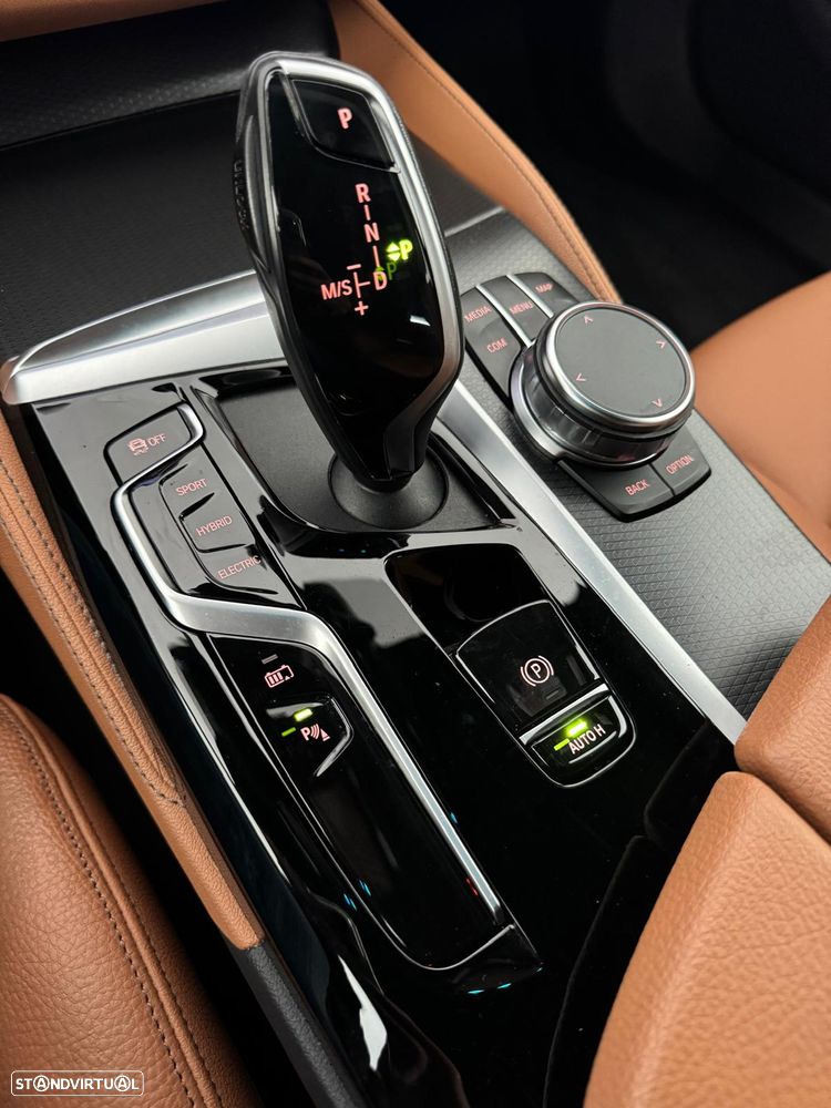 BMW 530 e Pack Desportivo M - 27