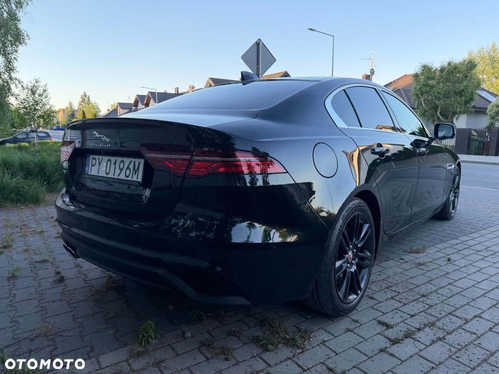 Jaguar XE - 15