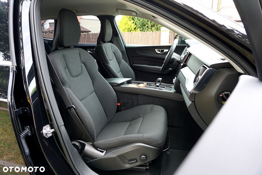Volvo XC 60 B4 D AWD Geartronic Momentum Pro - 31