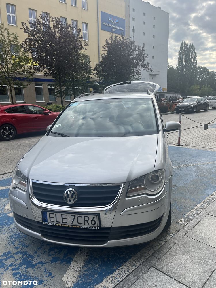 Volkswagen Touran - 1