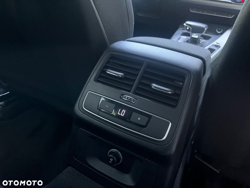 Audi A4 Avant 40 TDI quattro S tronic S line - 29