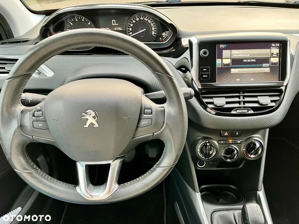 Peugeot 2008 1.2 Pure Tech Style S&S - 24