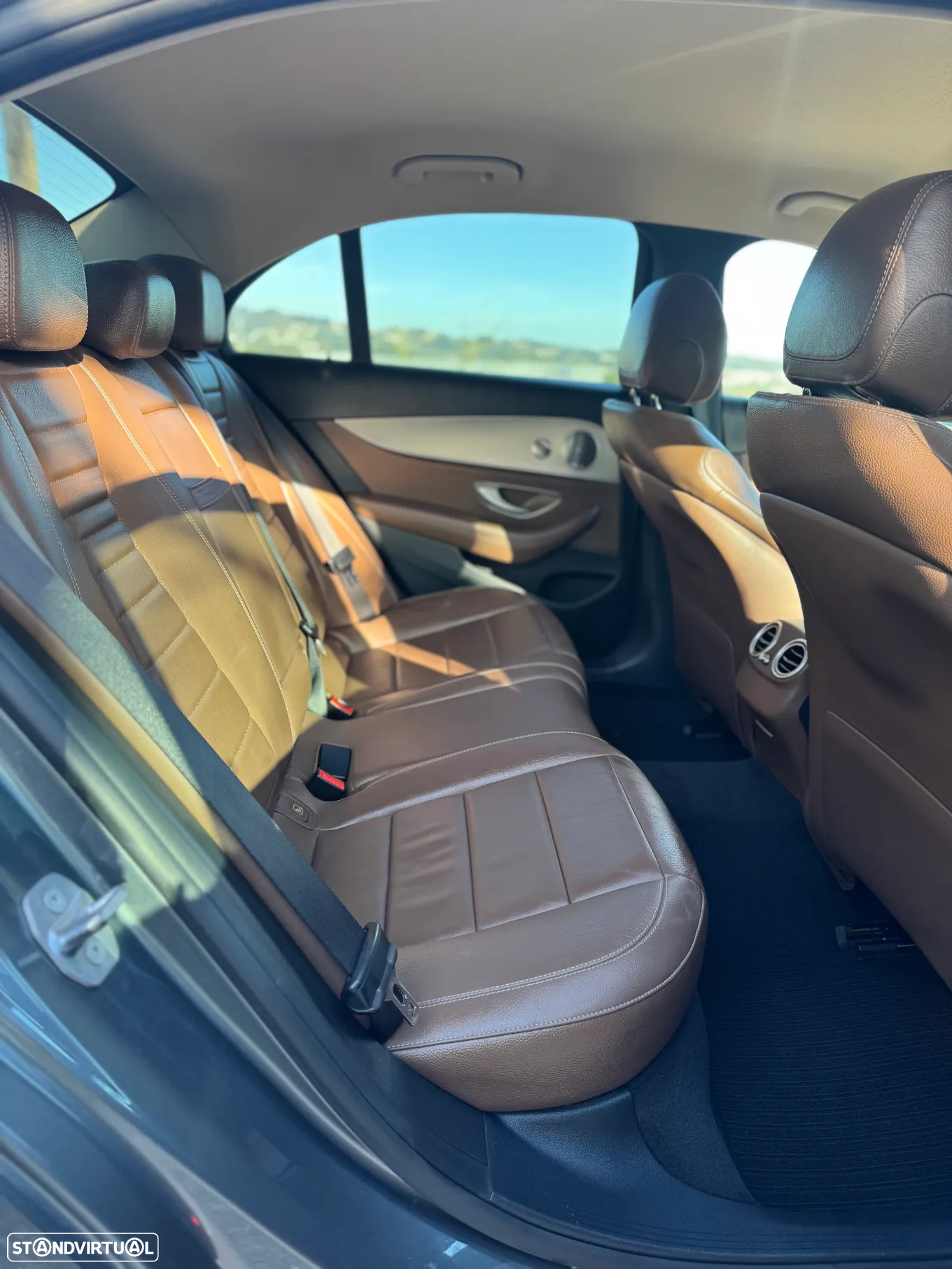 Mercedes-Benz E 220 d 4Matic 9G-TRONIC Exclusive - 17