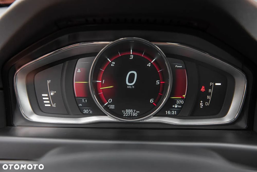 Volvo XC 70 D5 AWD Momentum - 20