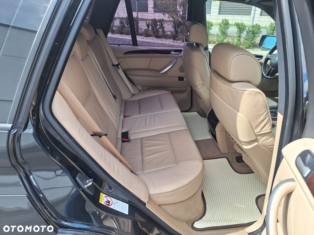 BMW X5 4.4i - 23