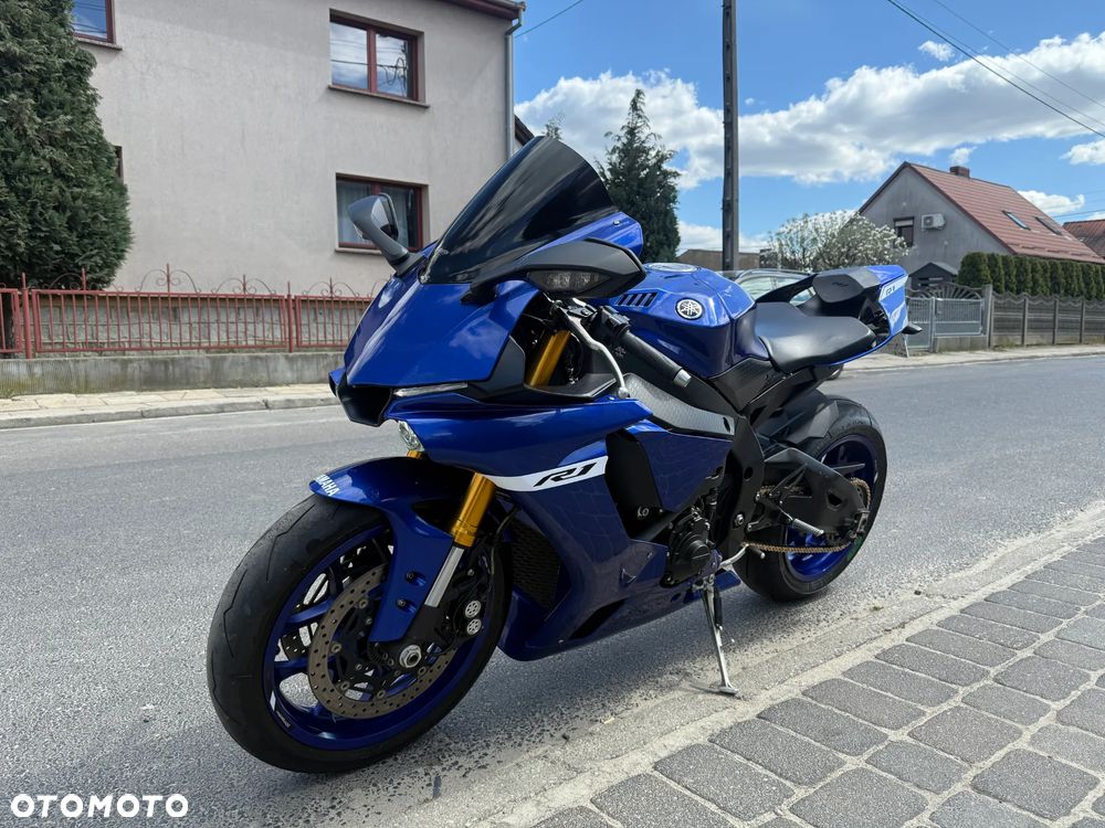 Yamaha R1 - 35