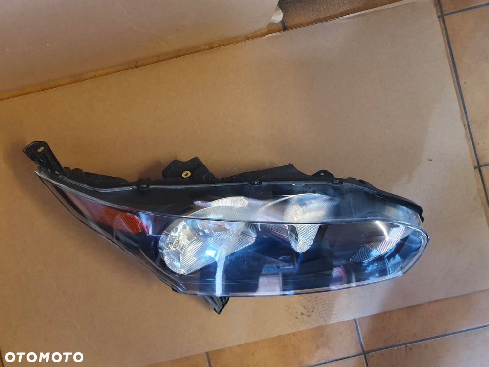 REFLEKTOR PRAWY FORD TRANSIT CONNECT EUROPA - 3