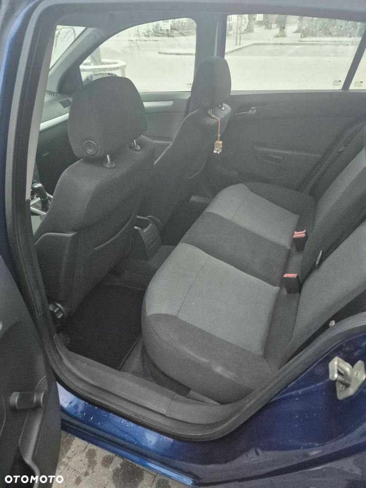 Opel Astra 1.9 CDTI DPF - 12
