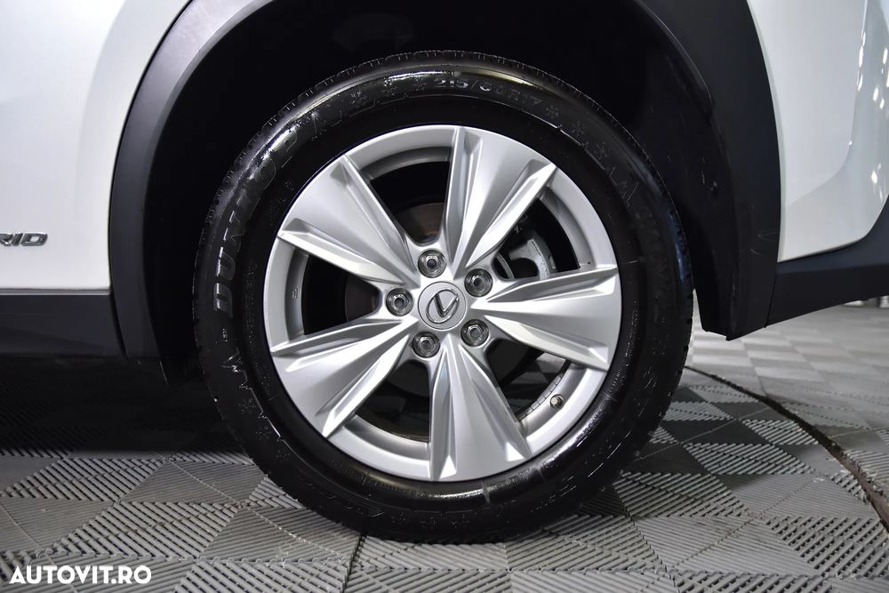 Lexus UX - 14