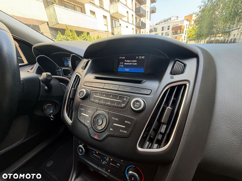 Ford Focus 1.6 SYNC Edition - 24