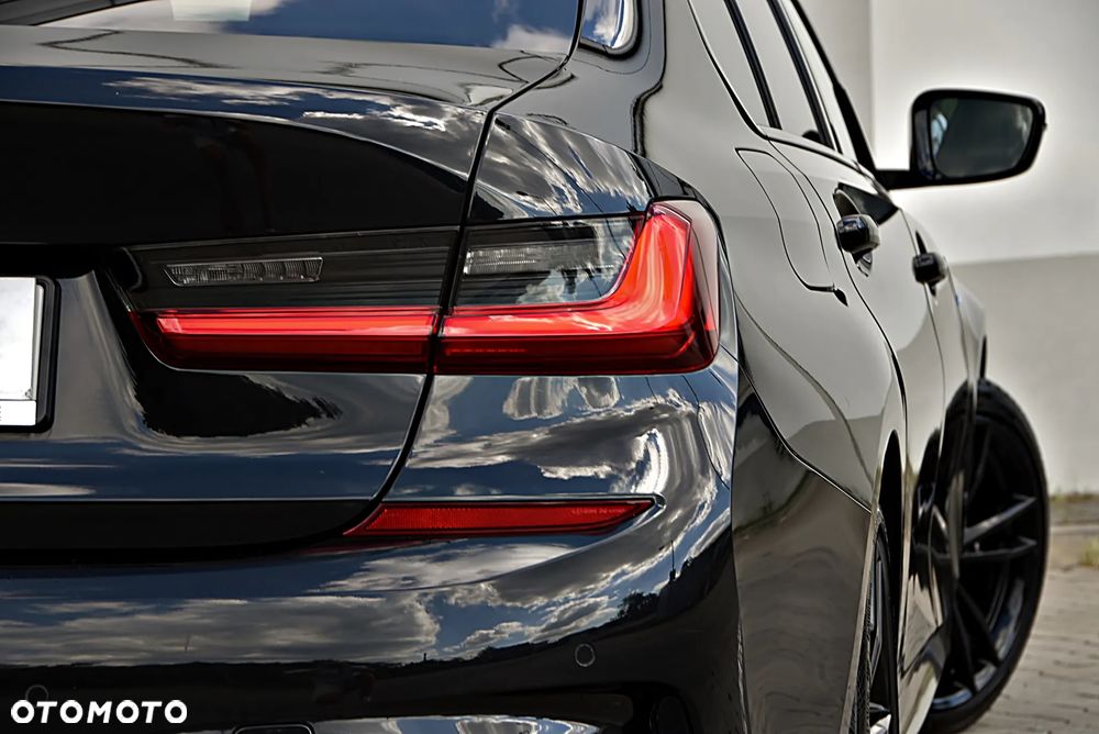 BMW Seria 3 330i xDrive - 11