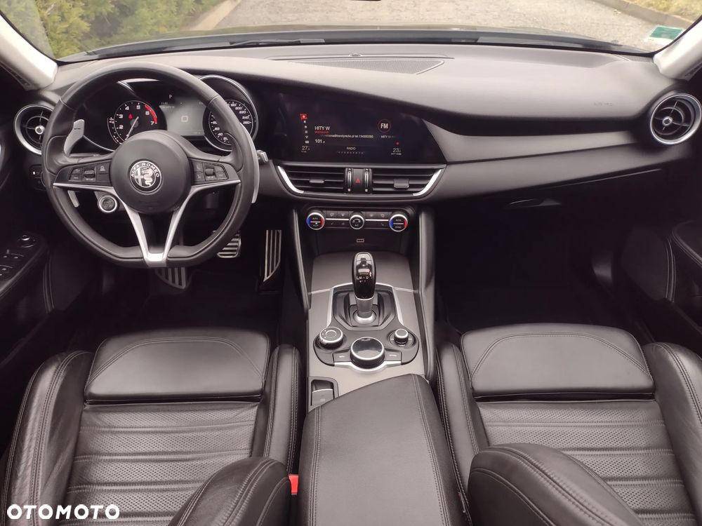 Alfa Romeo Giulia 2.0 Turbo 16V AT8-Q4 Veloce - 16