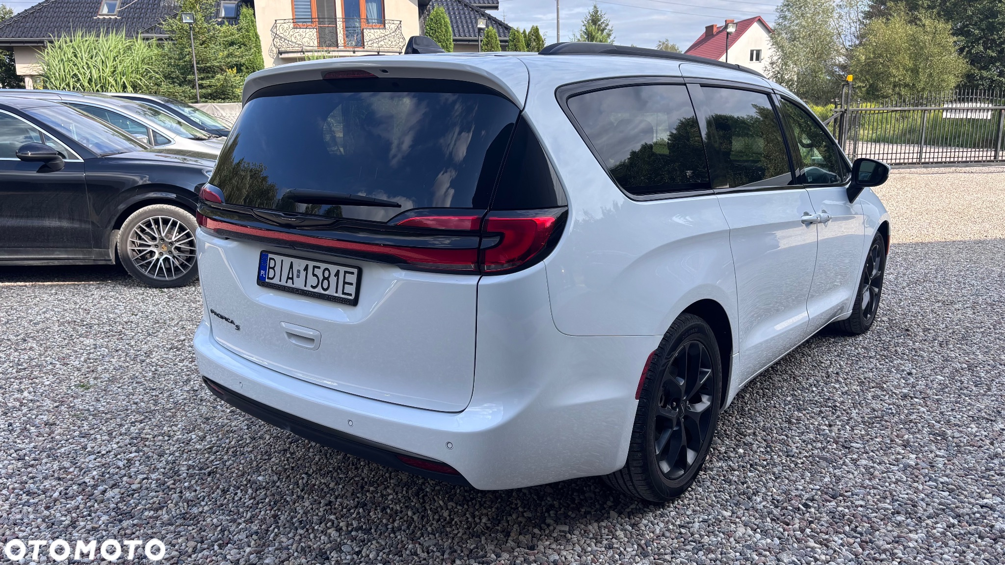 Chrysler Pacifica - 4