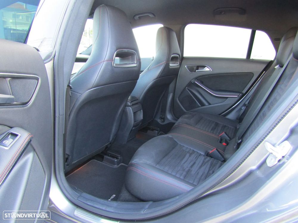 Mercedes-Benz CLA 200 d Shooting Brake AMG Line - 22