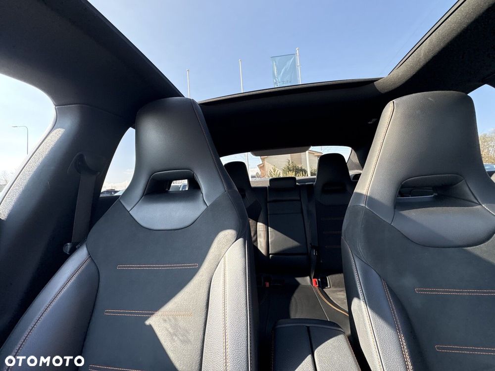 Mercedes-Benz CLA 220 4-Matic Edition 1 7G-DCT - 13