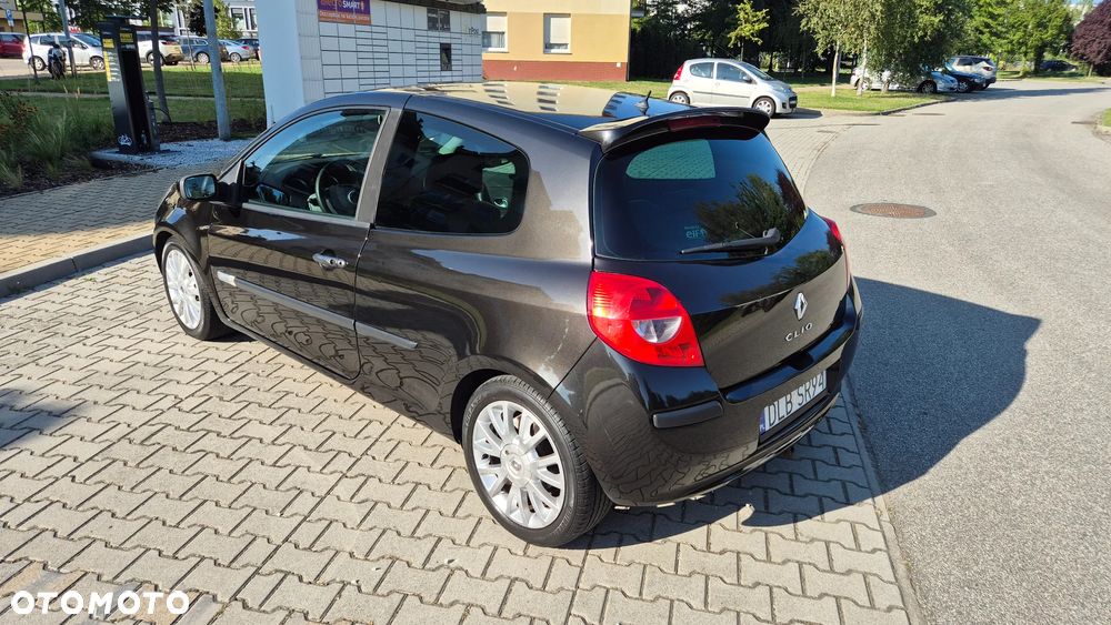 Renault Clio 1.6 Confort Privilege - 4
