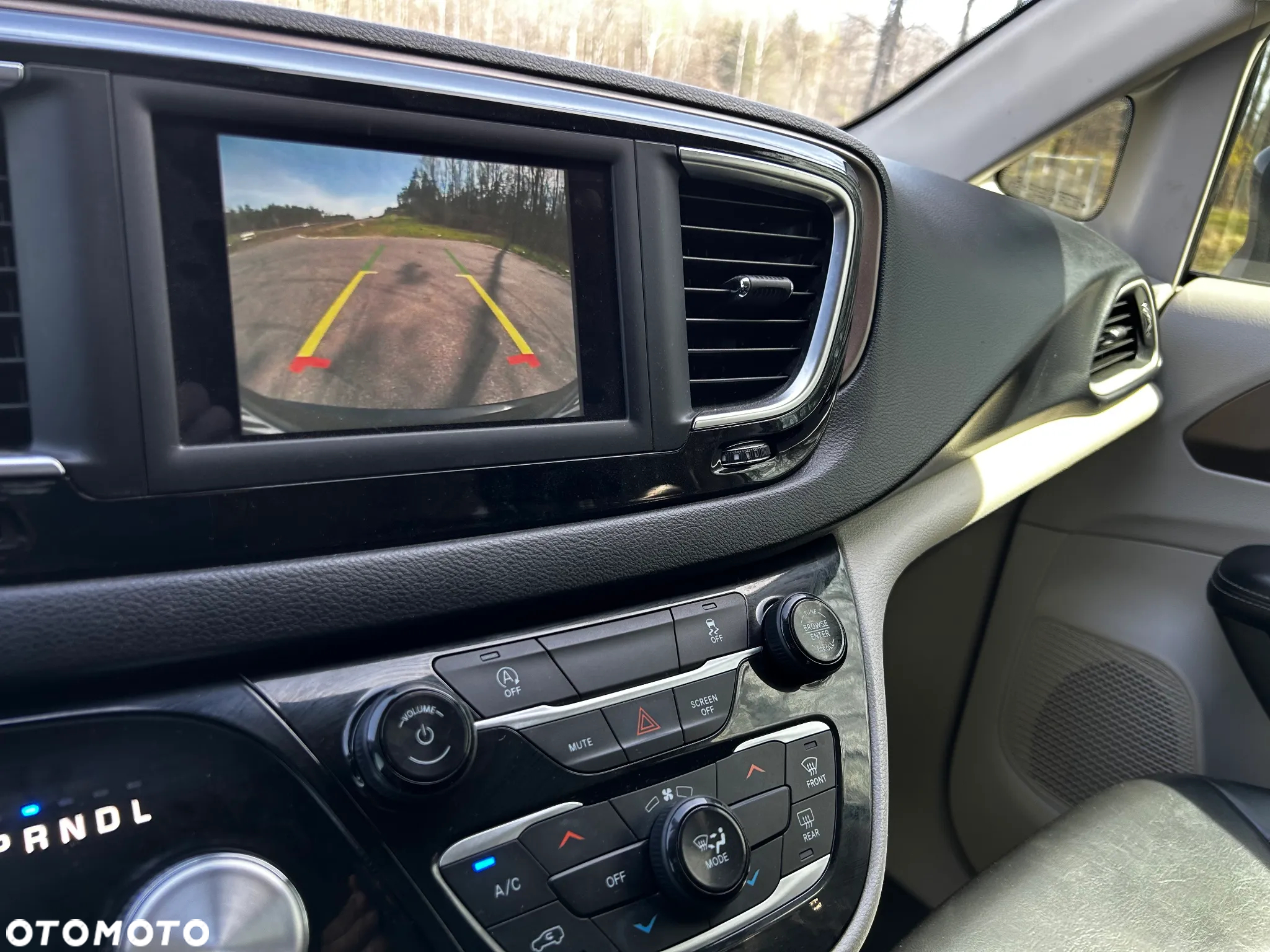 Chrysler Pacifica - 2