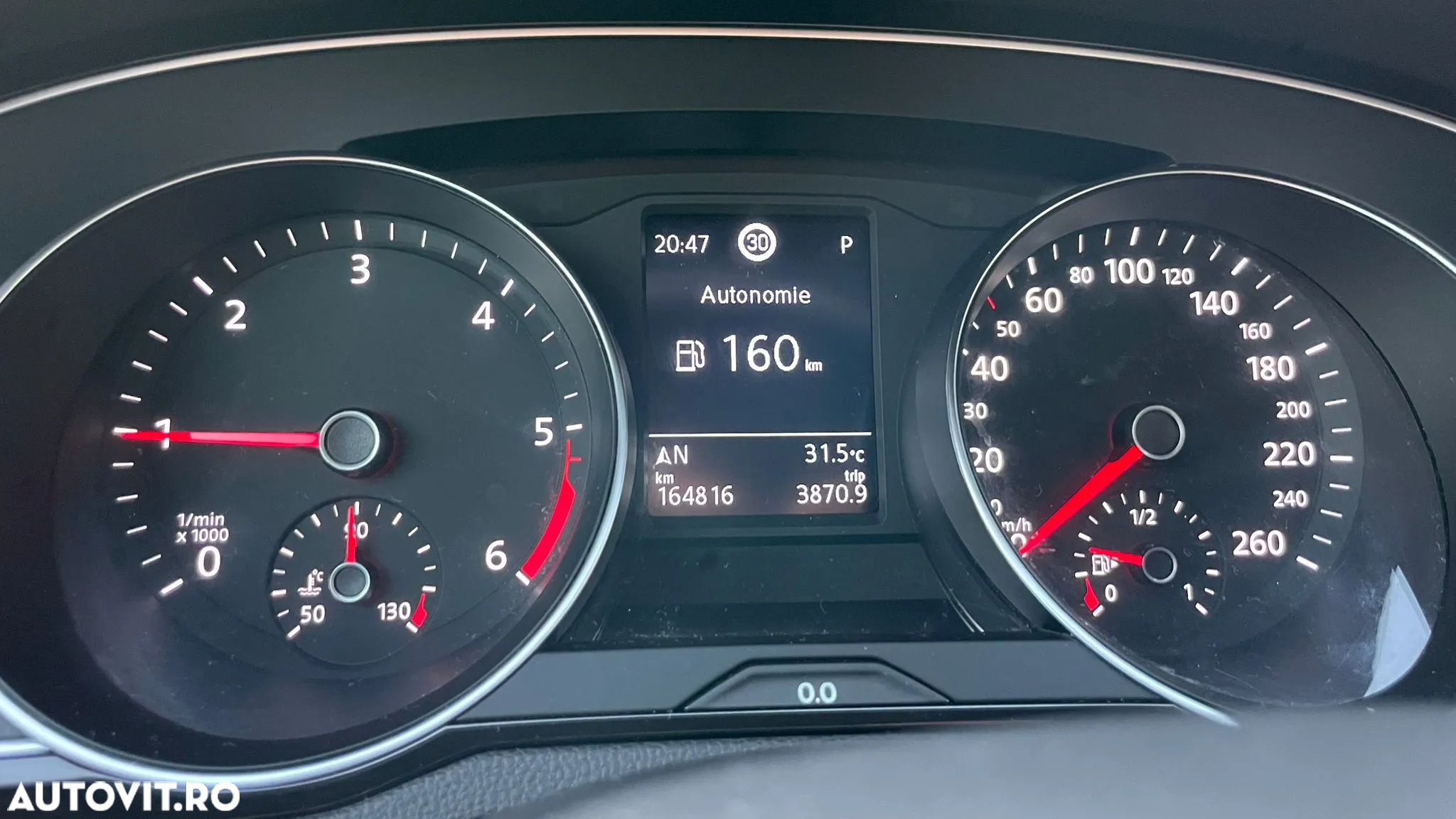 Volkswagen Passat - 12