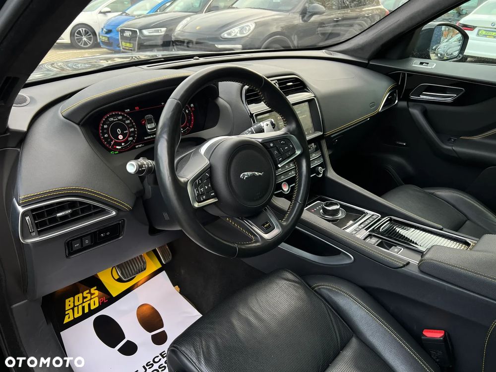 Jaguar F-Pace 25t AWD R-Sport - 18