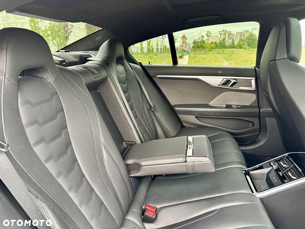 BMW Seria 8 - 28