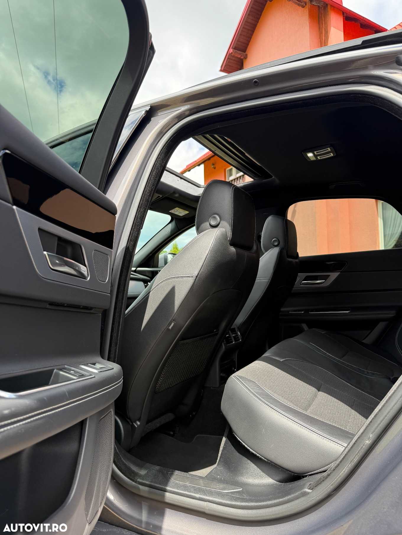 Jaguar XF 20d RWD R-Sport - 8