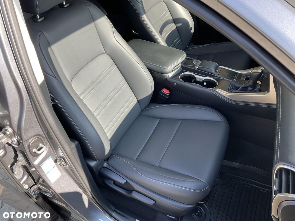 Lexus NX 300h F Impression AWD - 17