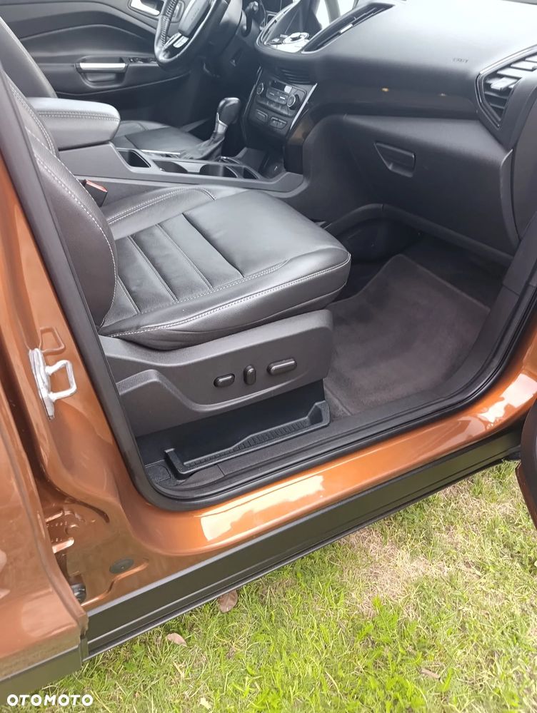 Ford Escape 2.0 EcoBoost AWD Titanium - 12