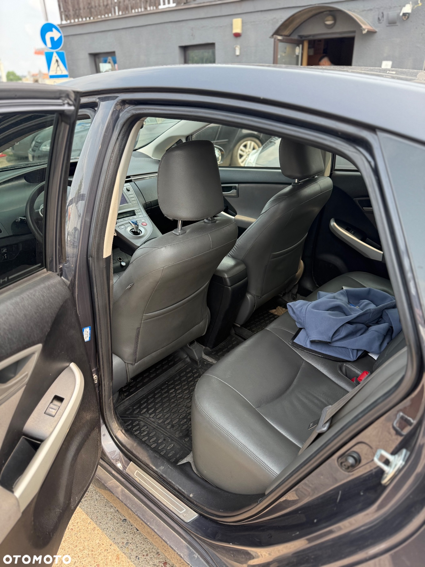 Toyota Prius (Hybrid) Comfort - 8