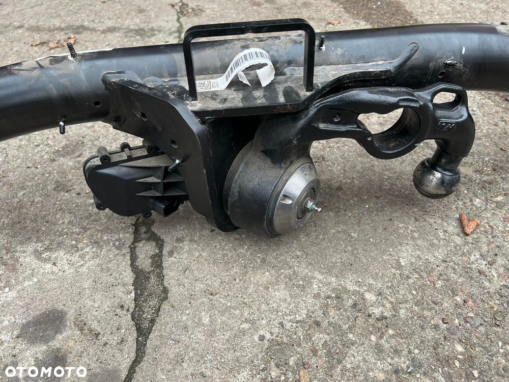 AUDI Q3 83A HAK HOLOWNICZY 83A800495A