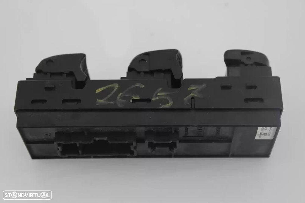 COMANDO ELEVADOR DE VIDRO FRONTAL ESQUERDO NISSAN JUKE 2016 -254011KK5E - 2