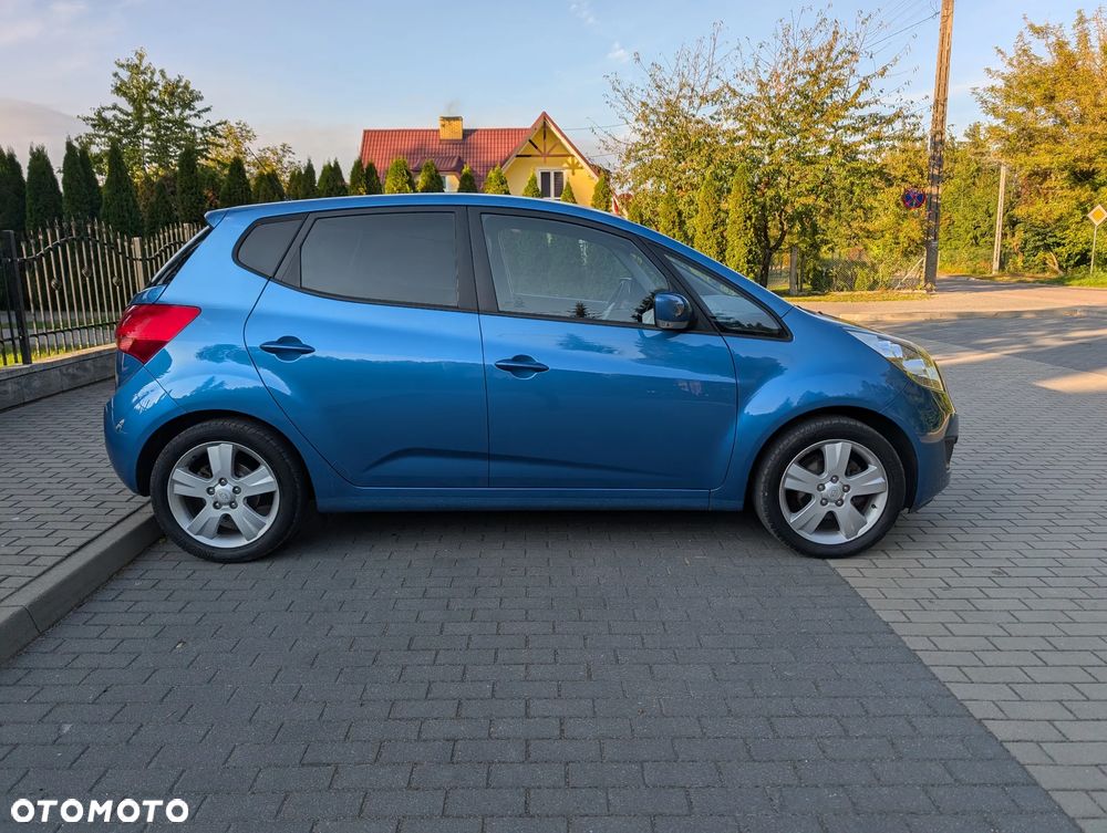 Kia Venga 1.6 L - 8