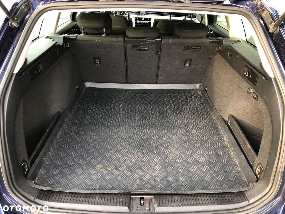 Volkswagen Passat - 34