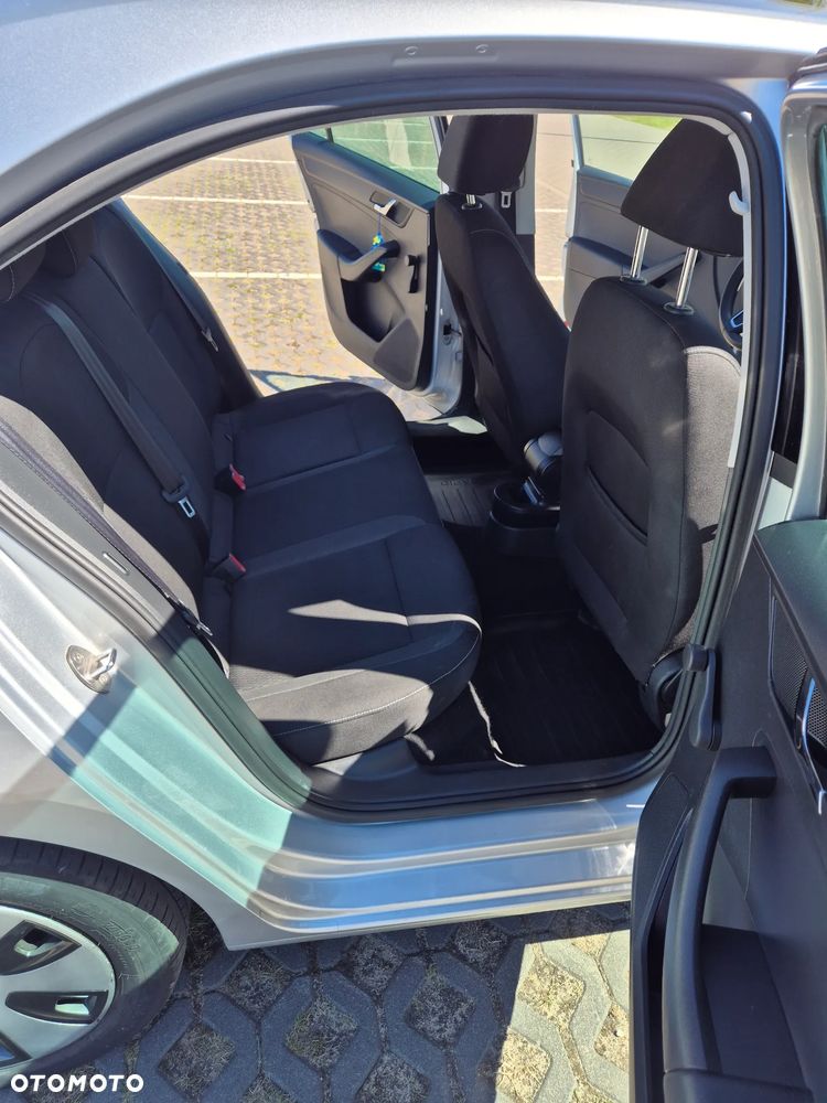 Skoda RAPID 1.6 TDI DPF Ambition - 10