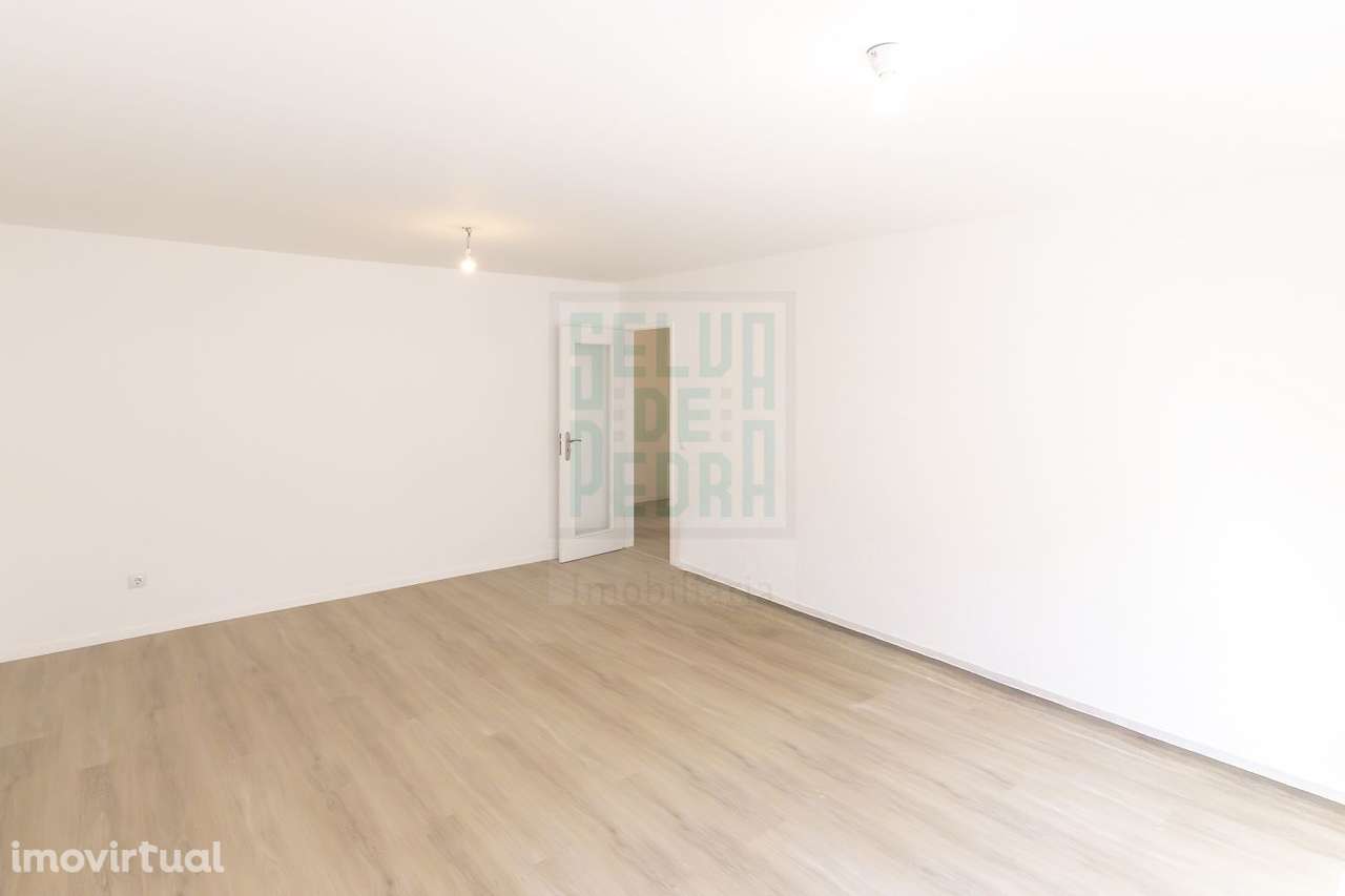 T3 Remodelado com Varanda e Garagem | Baguim do Monte - Grande imagem: 3/15