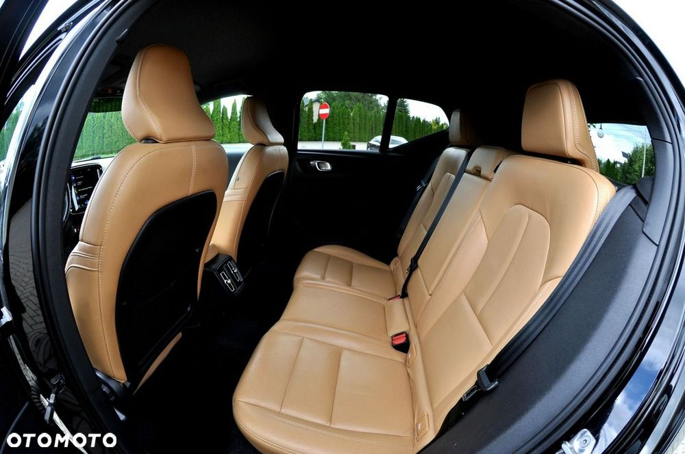 Volvo XC 40 D3 Momentum Pro - 23