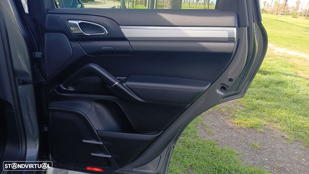 Porsche Cayenne GTS - 19